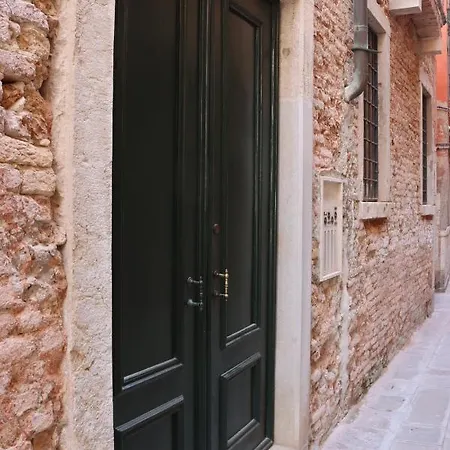 Apartment Honeymoon *