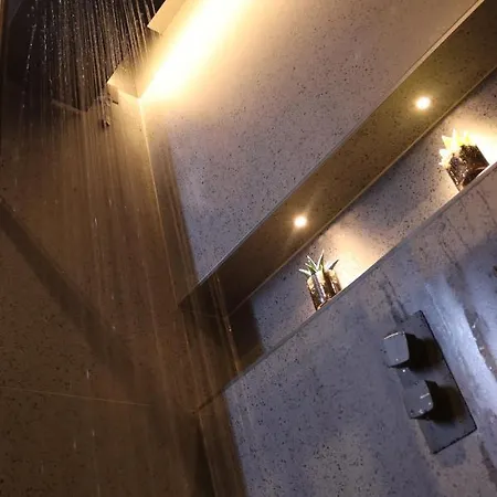 Honeymoon Apartment *