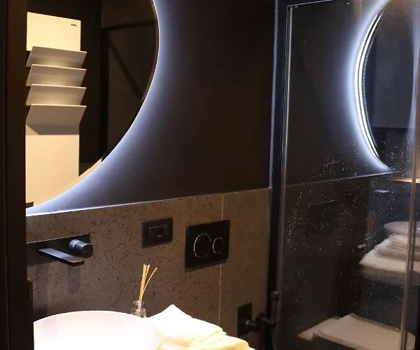 Apartment Honeymoon *