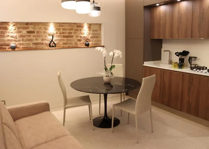 Honeymoon Apartment *