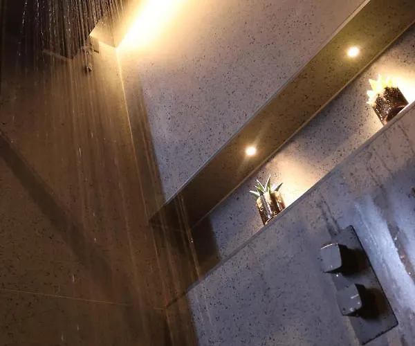 Honeymoon Apartment *